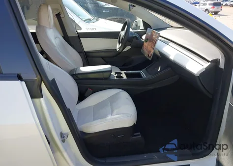 2021 Tesla Model Y Long Range Dual Motor All-Wheel Drive z USA, uszkodzony, nr VIN 5YJYGAEE0MF259460